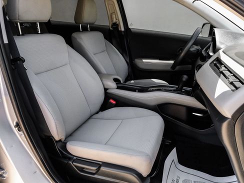 Used 2021 Honda HR-V LX image 39