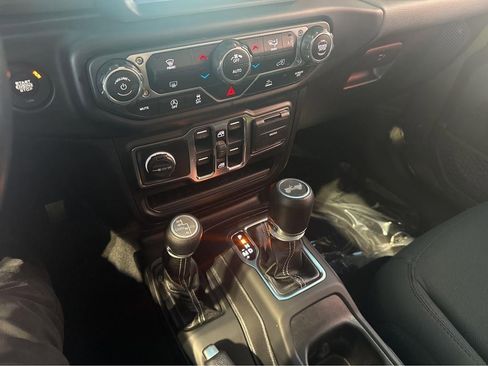 Used 2021 Jeep Wrangler Unlimited Sahara w/ Uconnect 4C Nav & Sound Group AWD/4WD image 24