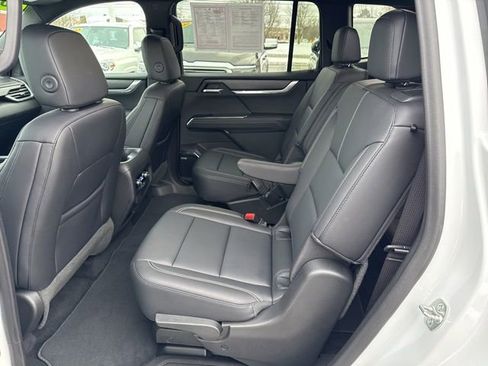 Used 2024 GMC Acadia Elevation image 18