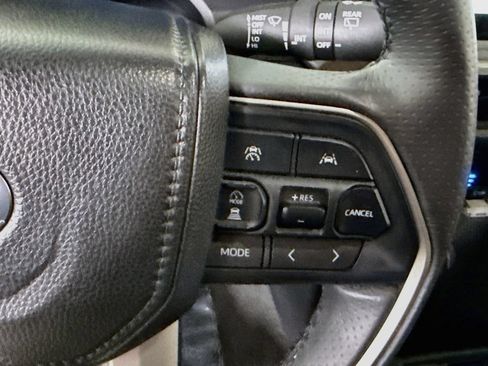 Used 2025 Toyota 4Runner TRD Off-Road Premium AWD/4WD image 24