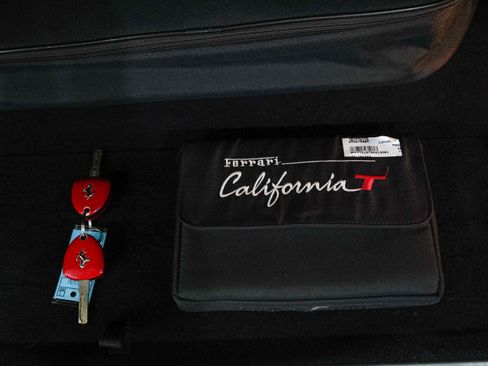 Used 2016 Ferrari California T RWD image 39