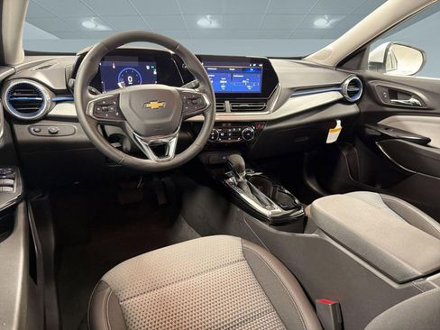 Used 2026 Chevrolet Trax LT w/ Driver Confidence Package FWD image 28