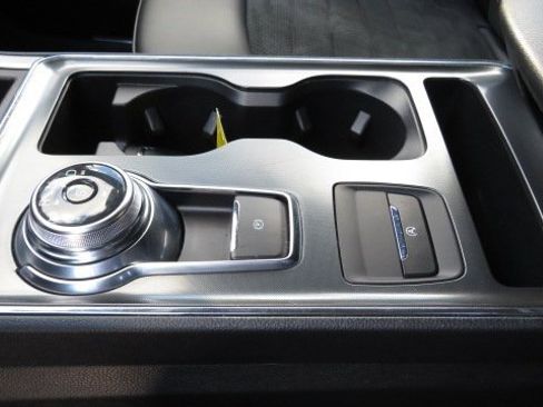 Certified 2022 Ford Edge ST-Line image 18