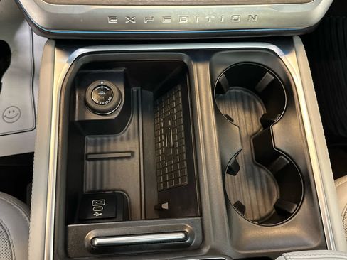 Used 2025 Ford Expedition Platinum AWD/4WD image 36