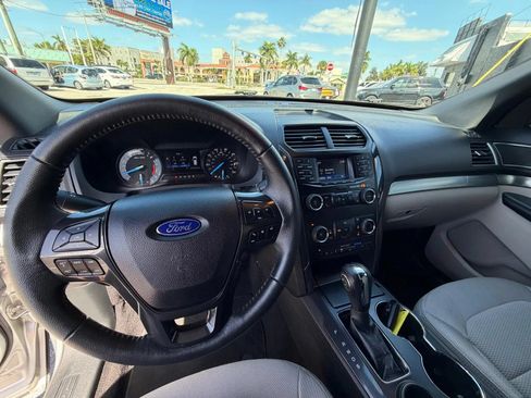 Used 2018 Ford Explorer XLT FWD image 13