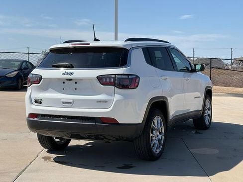 Used 2022 Jeep Compass Latitude image 9