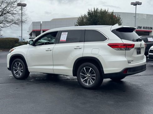 Used 2018 Toyota Highlander XLE image 11