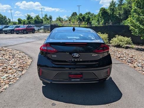 Used 2019 Hyundai Ioniq Plug-In Hybrid FWD image 4