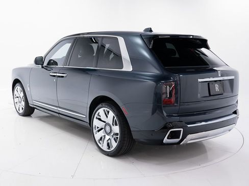 New 2026 Rolls-Royce Cullinan image 3