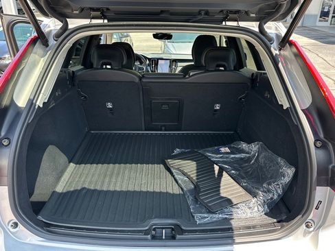 Used 2024 Volvo XC60 B5 Core image 15