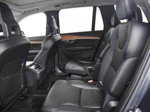 Used 2022 Volvo XC90 T6 Momentum w/ Advanced Package image 12