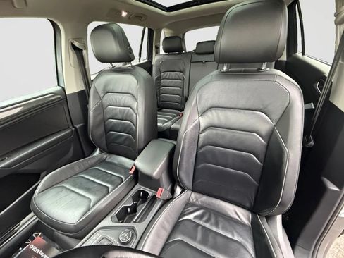 Used 2019 Volkswagen Tiguan SEL Premium w/ 3rd Row Seat Package AWD/4WD image 13