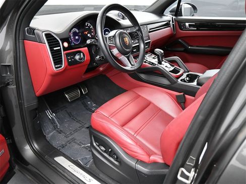 Used 2022 Porsche Cayenne S image 2