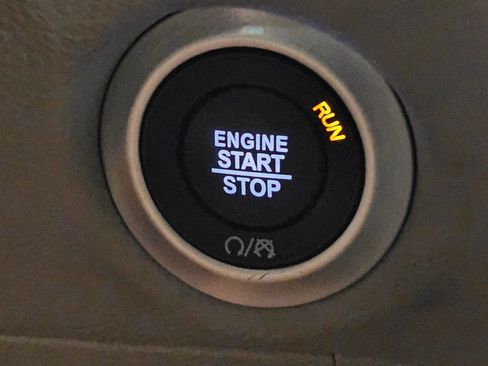 Used 2024 Chrysler Pacifica Limited FWD image 15