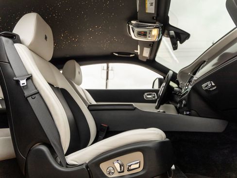 Used 2018 Rolls-Royce Wraith RWD image 47