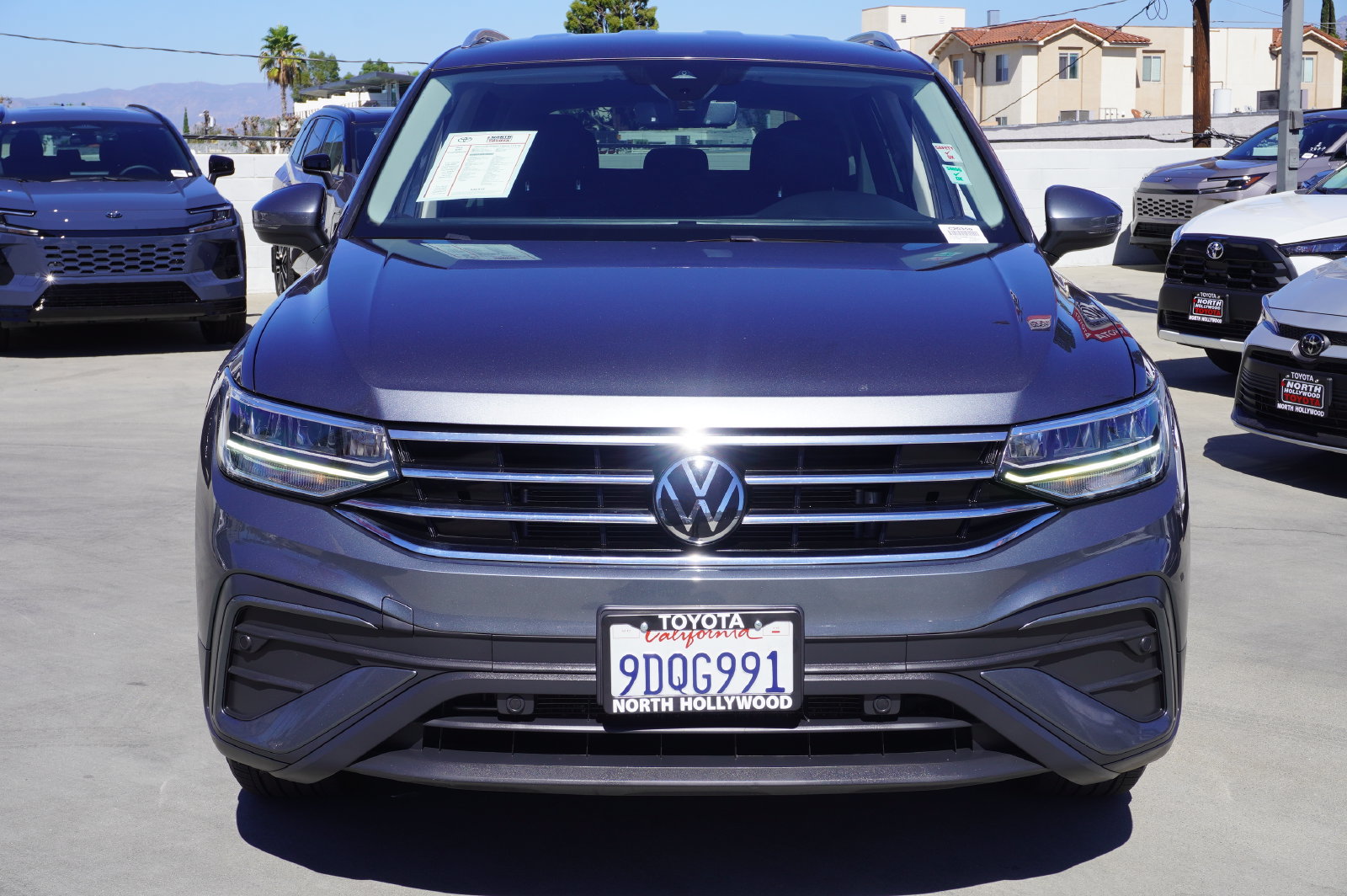 Used 2022 Volkswagen Tiguan SE FWD image 3