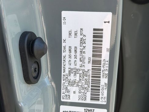 Used 2025 Toyota Tundra Limited AWD/4WD image 41