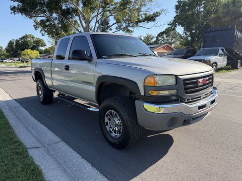 Used 2006 GMC Sierra 2500 W/T w/ Skid Plate Package AWD/4WD image 2