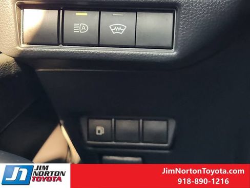 Used 2026 Toyota Prius LE FWD image 23