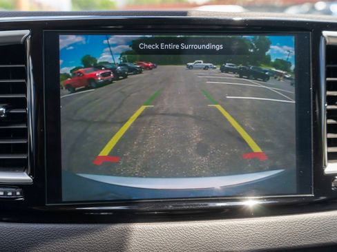 Used 2024 Chrysler Pacifica Touring-L FWD image 19