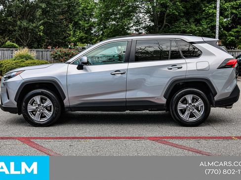 Used 2024 Toyota RAV4 LE AWD/4WD image 9