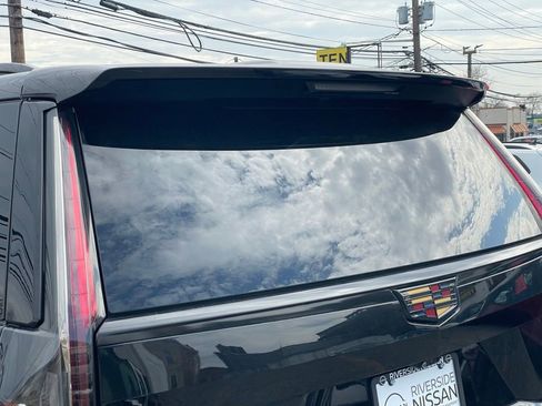 Used 2023 Cadillac Escalade Premium Luxury image 35
