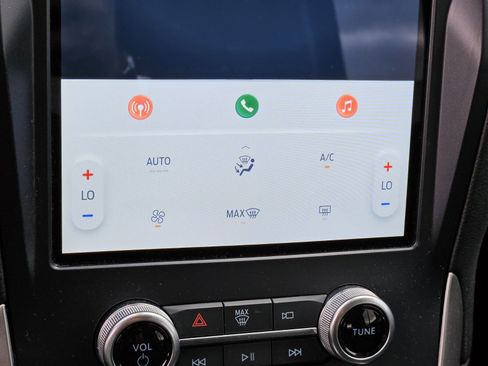 Certified 2024 Ford Edge SE w/ Black Appearance Package image 23