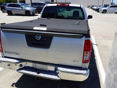 Used 2015 Nissan Frontier SV RWD image 9