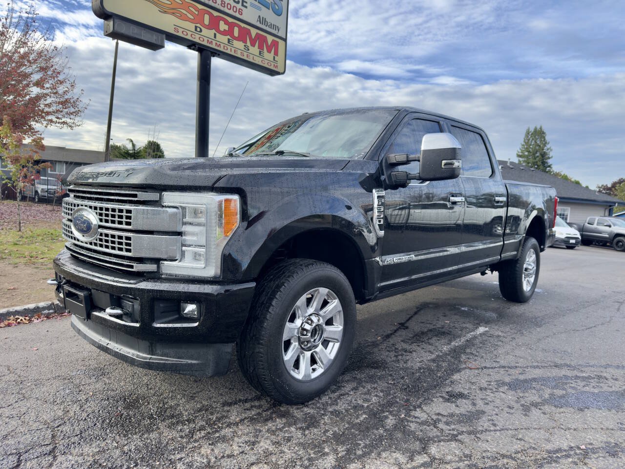 Used 2017 Ford F350 Platinum w/ Platinum Ultimate Package AWD/4WD image 1