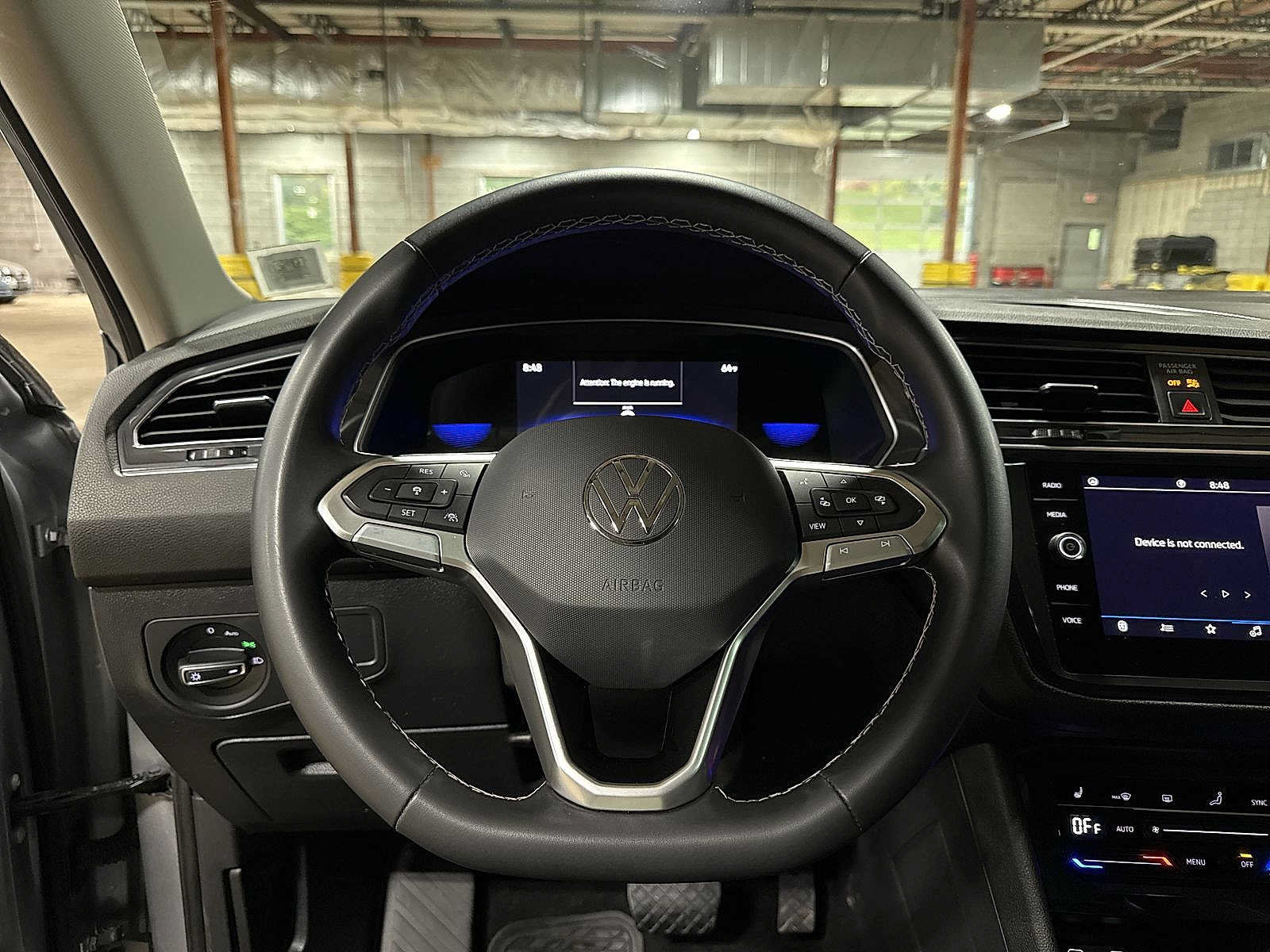 Used 2023 Volkswagen Tiguan SE w/ Panoramic Sunroof Package FWD image 18