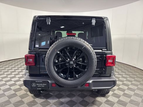 Used 2025 Jeep Wrangler Unlimited Sahara AWD/4WD image 4