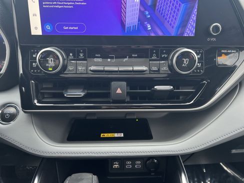 Used 2023 Toyota Highlander Limited image 20