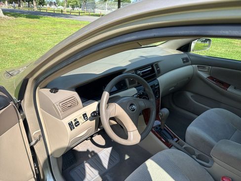 Used 2005 Toyota Corolla LE w/ Audio Value Pkg FWD image 39