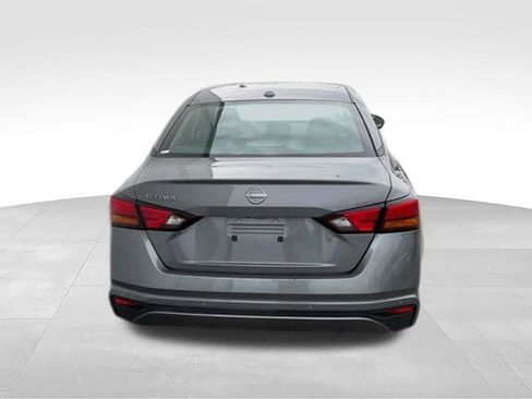 Used 2025 Nissan Altima 2.5 SV FWD image 8