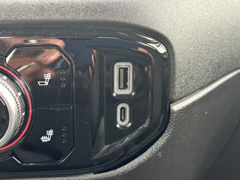 Used 2023 GMC Sierra 1500 Elevation image 26