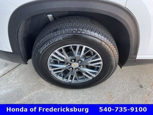 Used 2025 Chevrolet Traverse LT w/ Enhanced Driving Package FWD image 12