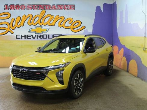 Used 2024 Chevrolet Trax RS w/ Driver Confidence Package image 2