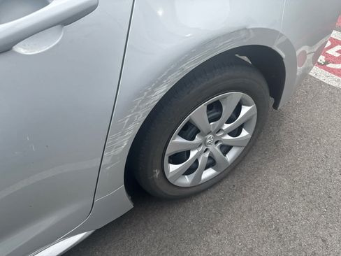 Used 2020 Toyota Corolla LE FWD image 3