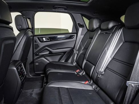 Used 2020 Porsche Cayenne E-Hybrid AWD/4WD image 17
