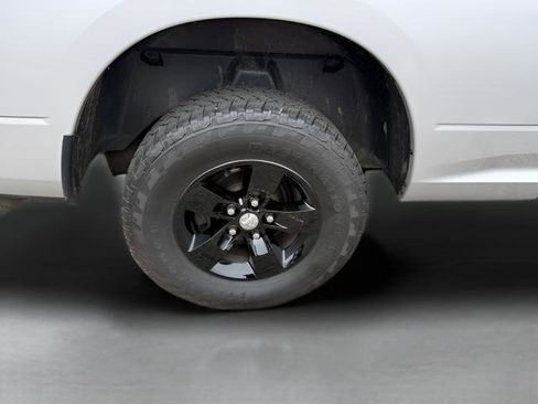 Used 2018 RAM 1500 Express AWD/4WD image 25