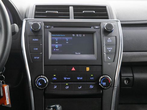 Used 2017 Toyota Camry LE FWD image 16