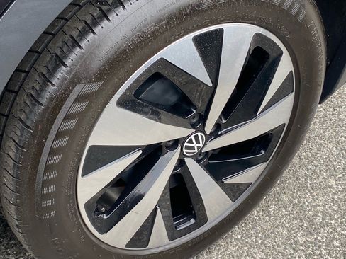 Certified 2024 Volkswagen ID.4 2WD image 20