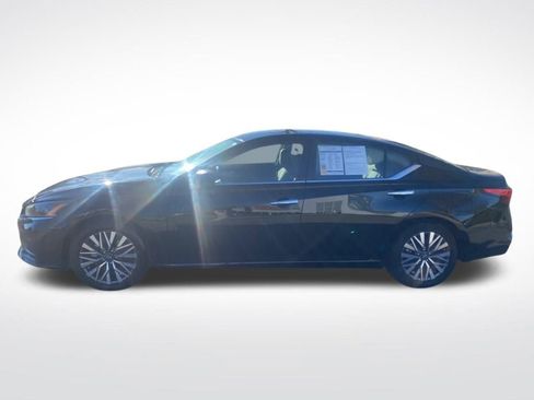 Used 2024 Nissan Altima 2.5 SV image 4