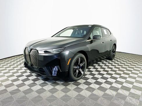 Used 2024 BMW iX xDrive50 w/ Premium Package AWD/4WD image 4