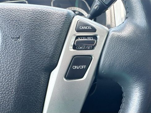 Used 2017 Nissan Titan SV AWD/4WD image 10