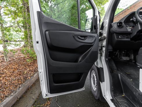 Used 2022 Mercedes-Benz Sprinter 2500 image 31