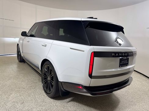 Used 2025 Land Rover Range Rover Long Wheelbase SE AWD/4WD image 3