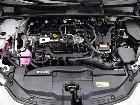 Used 2025 Toyota Prius XLE AWD/4WD image 9