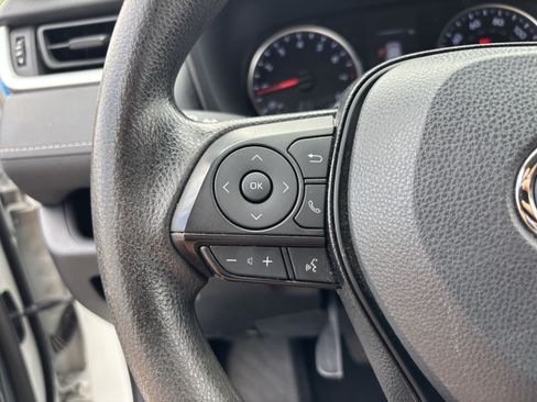 Used 2021 Toyota RAV4 LE w/ Carpet Mat Package (TMS) AWD/4WD image 25