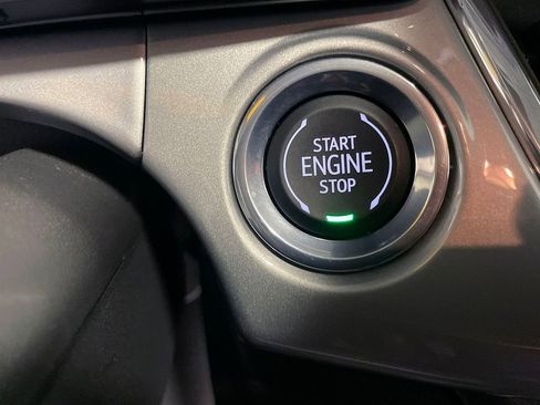 Used 2025 Chevrolet Trax LT w/ LT Convenience Package image 34